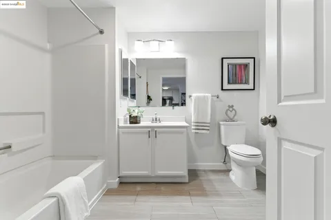 $568,000 | 555 10th Street, Unit 201, Oakland, CA 94607