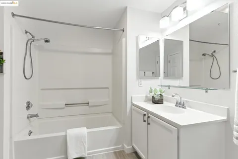 $568,000 | 555 10th Street, Unit 201, Oakland, CA 94607