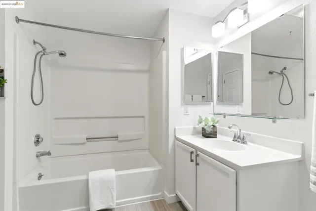 $568,000 | 555 10th Street, Unit 201, Oakland, CA 94607