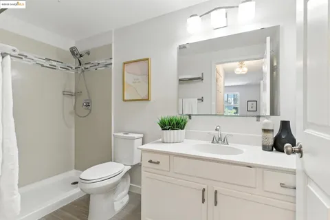 $568,000 | 555 10th Street, Unit 201, Oakland, CA 94607