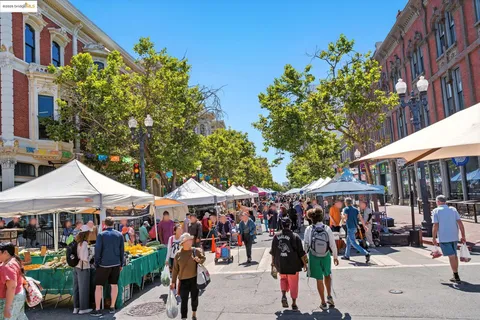 $568,000 | 555 10th Street, Unit 201, Oakland, CA 94607