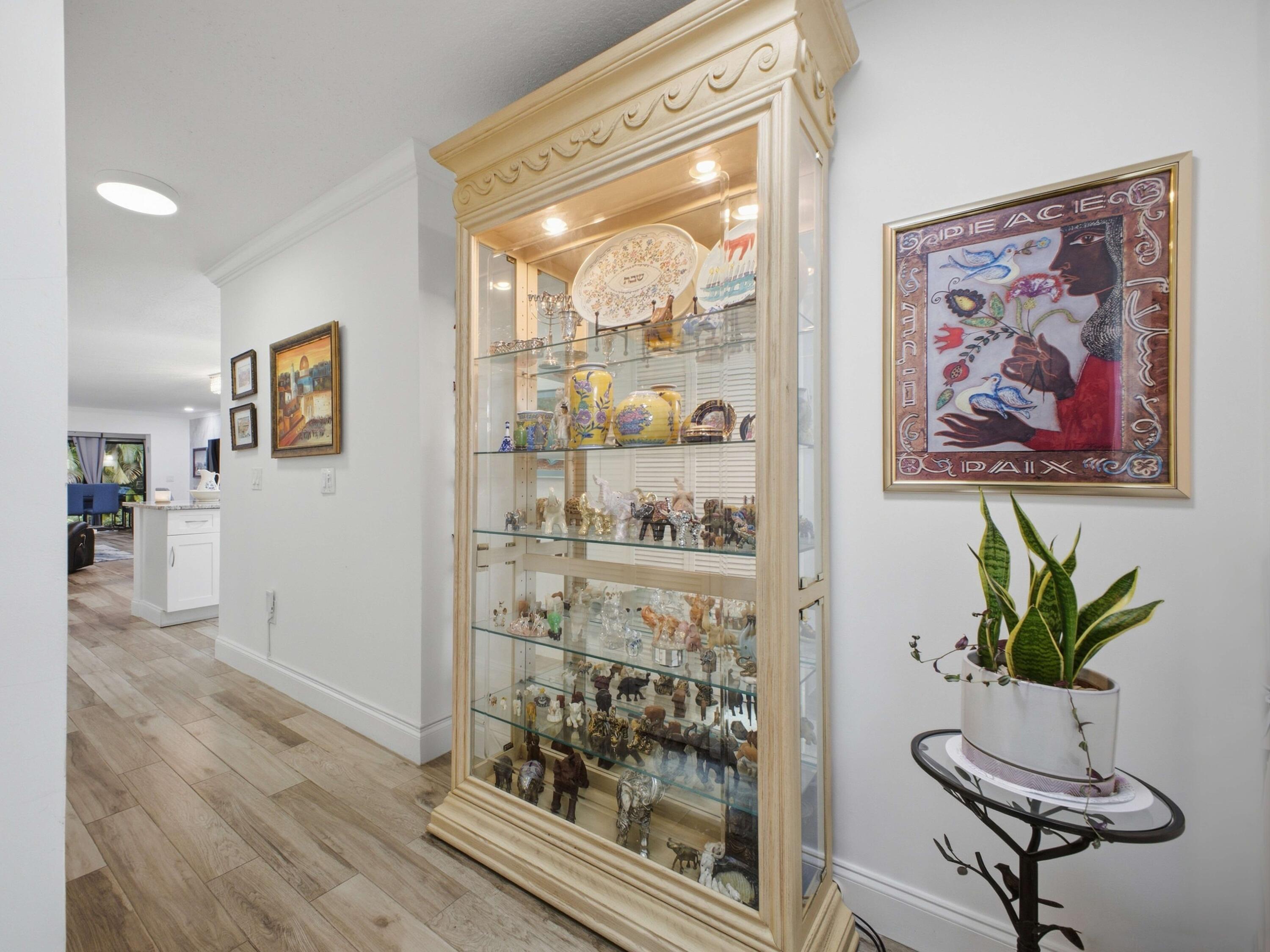 21621 Arriba Real, Unit 1I Boca Raton, FL 33433 - Photo 5 of 44 Hallway