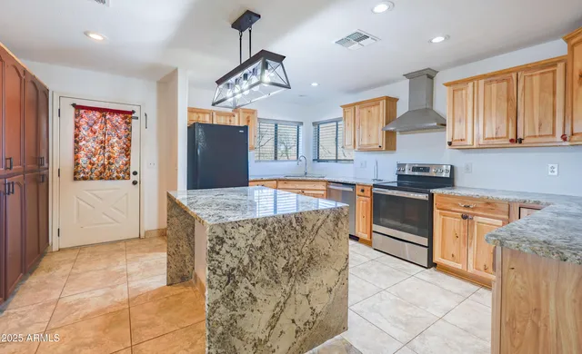 $450,000 | 211 West Camino De Mesa, Huachuca City, AZ 85616