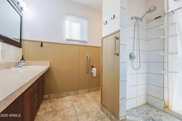 $450,000 | 211 West Camino De Mesa, Huachuca City, AZ 85616