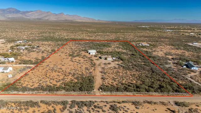 $450,000 | 211 West Camino De Mesa, Huachuca City, AZ 85616