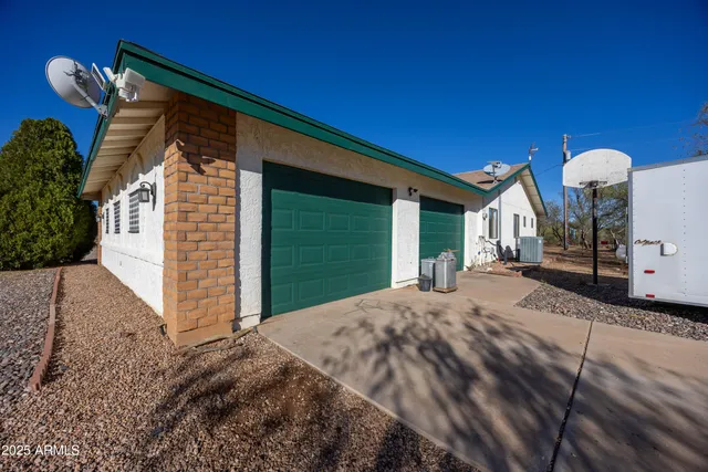 $450,000 | 211 West Camino De Mesa, Huachuca City, AZ 85616