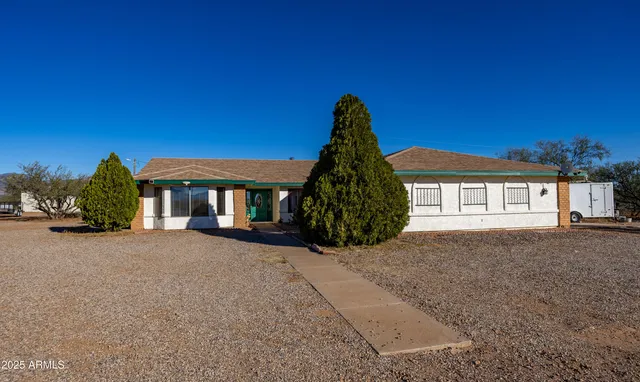 $450,000 | 211 West Camino De Mesa, Huachuca City, AZ 85616