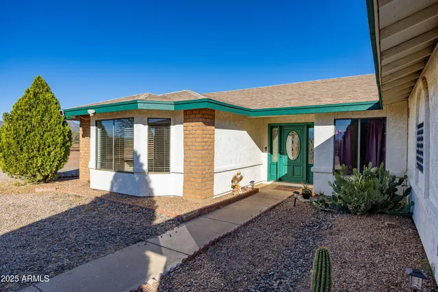 $450,000 | 211 West Camino De Mesa, Huachuca City, AZ 85616