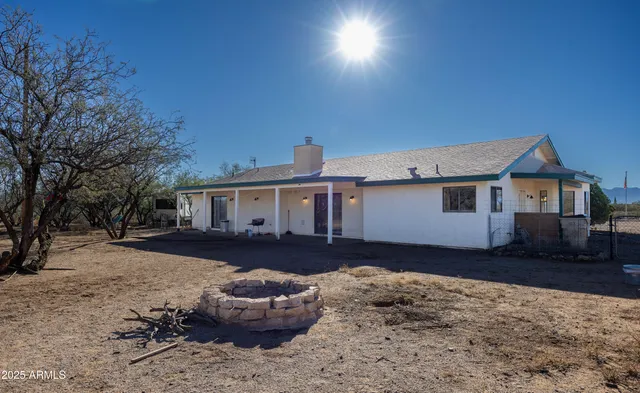 $450,000 | 211 West Camino De Mesa, Huachuca City, AZ 85616