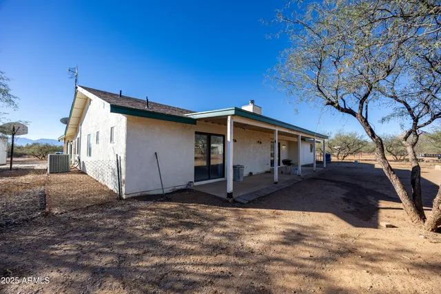 $450,000 | 211 West Camino De Mesa, Huachuca City, AZ 85616