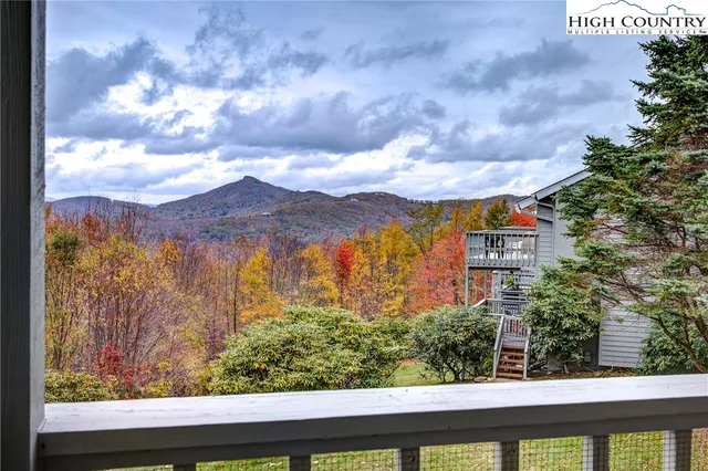 $272,900 | 367 Skyleaf Drive, Unit D8, Sugar Mountain, NC 28604