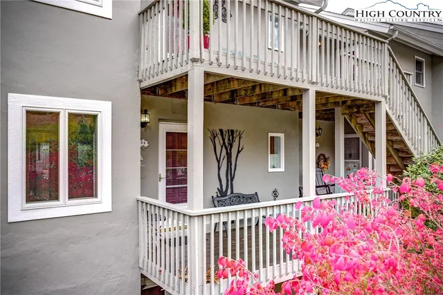 $272,900 | 367 Skyleaf Drive, Unit D8, Sugar Mountain, NC 28604