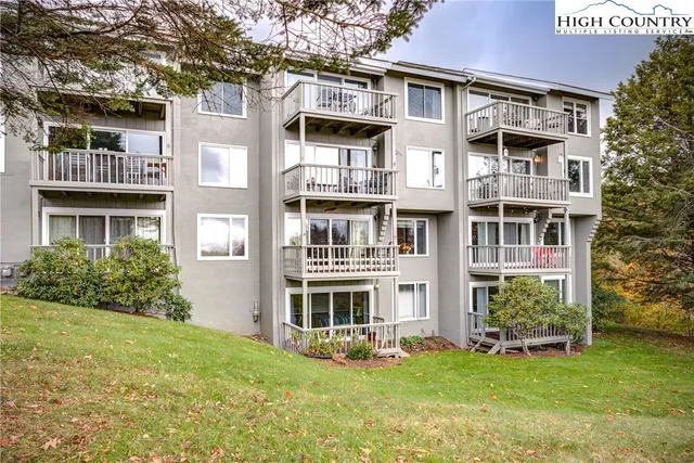 $272,900 | 367 Skyleaf Drive, Unit D8, Sugar Mountain, NC 28604