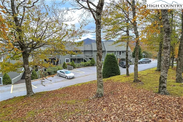 $272,900 | 367 Skyleaf Drive, Unit D8, Sugar Mountain, NC 28604