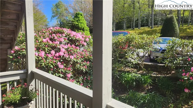 $272,900 | 367 Skyleaf Drive, Unit D8, Sugar Mountain, NC 28604