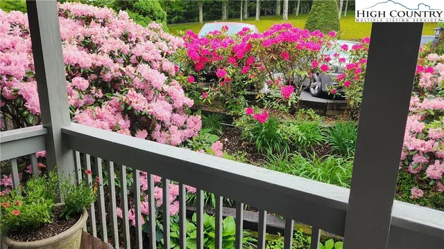 $272,900 | 367 Skyleaf Drive, Unit D8, Sugar Mountain, NC 28604