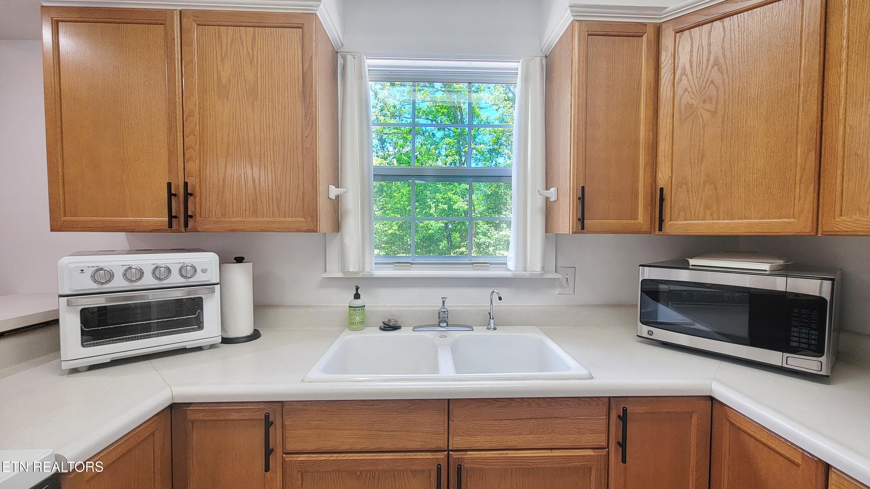 264 Curry Way Del Rio, TN 37727 - Photo 12 of 40 MAIN LEVEL KITCHEN