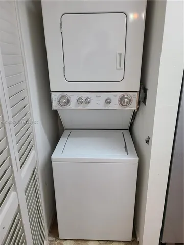 $2,350 | 10282 Northwest 9th St Circle, Unit 205, Miami, FL 33172