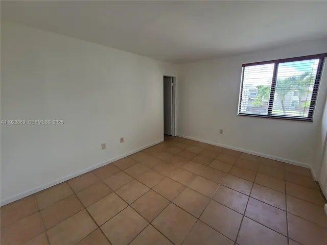 $2,350 | 10282 Northwest 9th St Circle, Unit 205, Miami, FL 33172