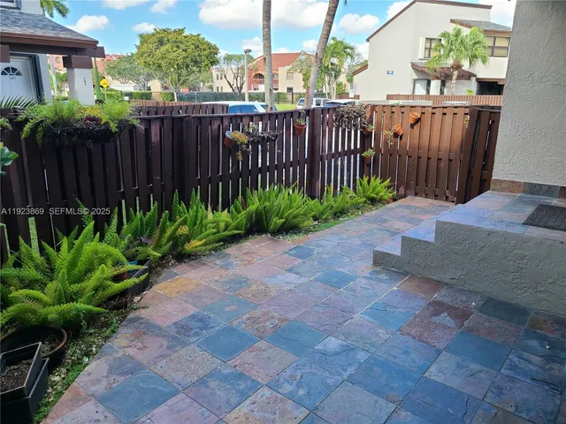 $2,350 | 10282 Northwest 9th St Circle, Unit 205, Miami, FL 33172