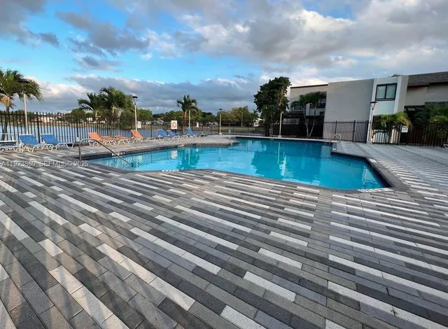 $2,350 | 10282 Northwest 9th St Circle, Unit 205, Miami, FL 33172