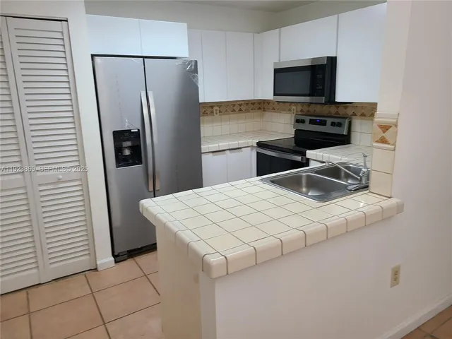 $2,350 | 10282 Northwest 9th St Circle, Unit 205, Miami, FL 33172