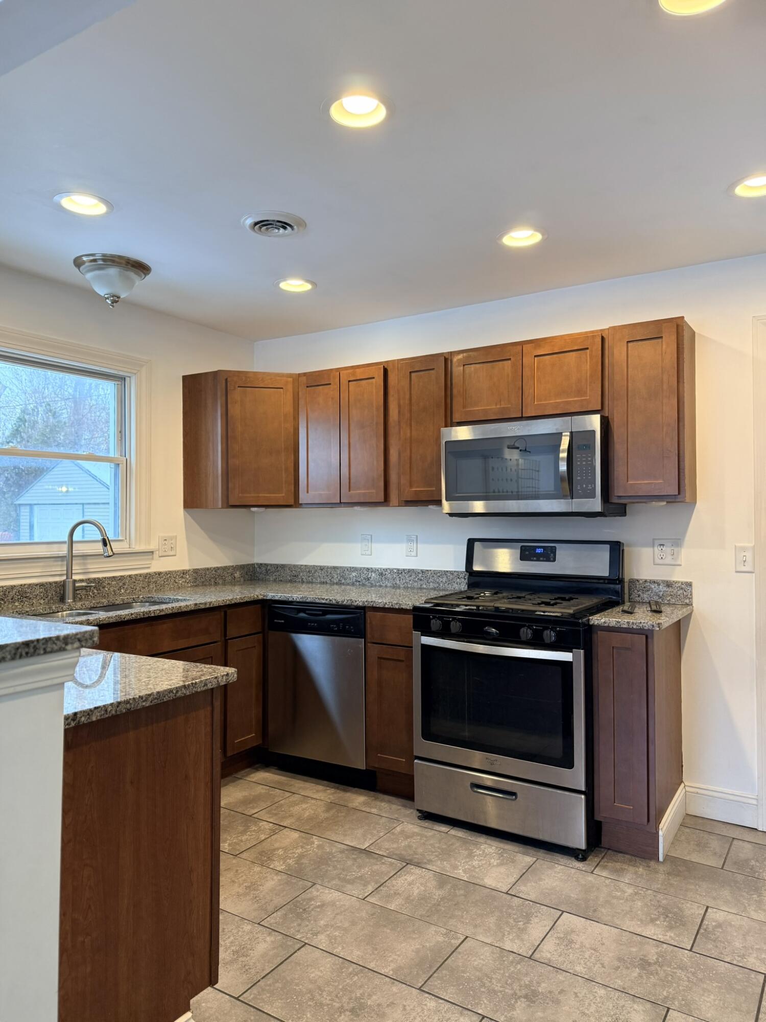 541 East Bennett Avenue Ferndale, MI 48220 - Photo 4 of 18 IMG_4343