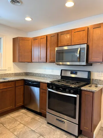 $1,800 | 541 East Bennett Avenue, Ferndale, MI 48220