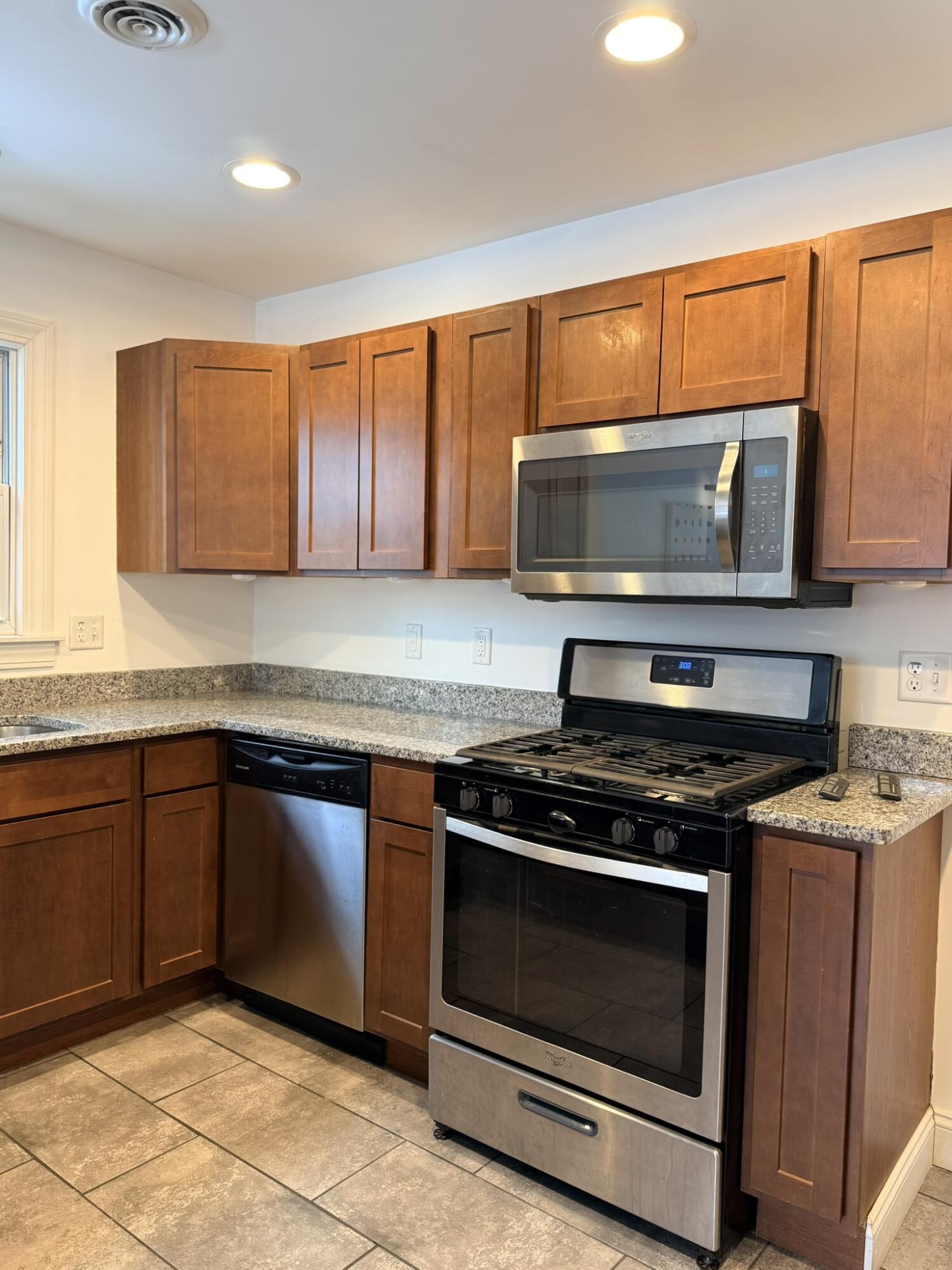 541 East Bennett Avenue Ferndale, MI 48220 - Photo 5 of 18 IMG_4345