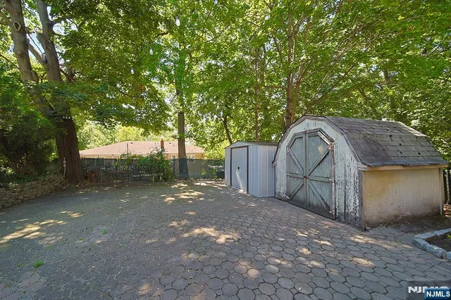 $1,280,000 | 1585 Bergen Boulevard, Leonia, NJ 07605