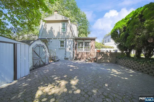 $1,280,000 | 1585 Bergen Boulevard, Leonia, NJ 07605