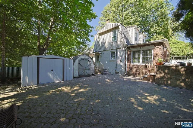 $1,280,000 | 1585 Bergen Boulevard, Leonia, NJ 07605