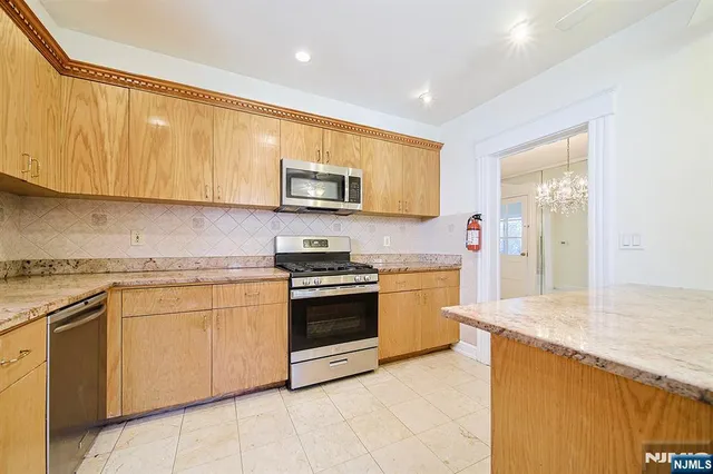 $1,280,000 | 1585 Bergen Boulevard, Leonia, NJ 07605