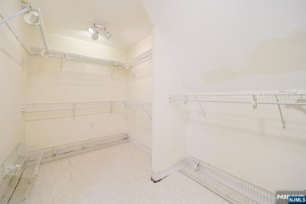 1585 Bergen Boulevard Leonia, NJ 07605 - Photo 40 of 50