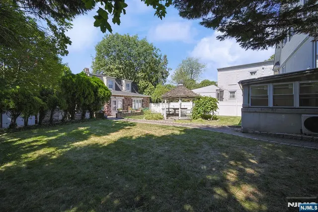 $1,280,000 | 1585 Bergen Boulevard, Leonia, NJ 07605