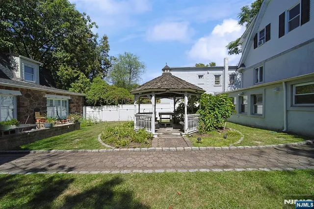 $1,280,000 | 1585 Bergen Boulevard, Leonia, NJ 07605