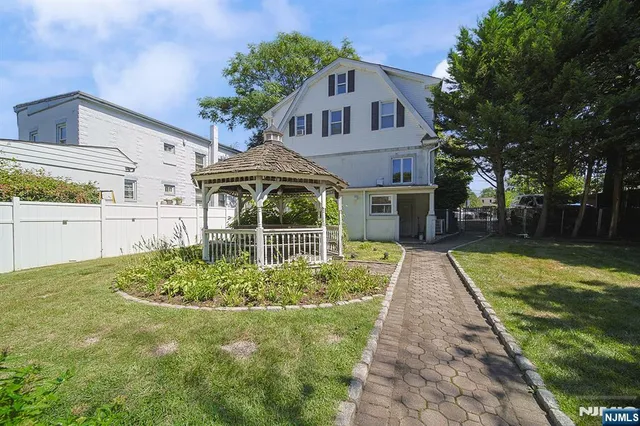 $1,280,000 | 1585 Bergen Boulevard, Leonia, NJ 07605