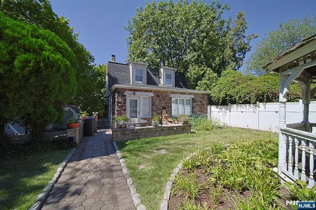 $1,280,000 | 1585 Bergen Boulevard, Leonia, NJ 07605