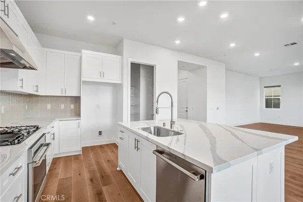 $6,500 | 102 Pansy, Irvine, CA 92618