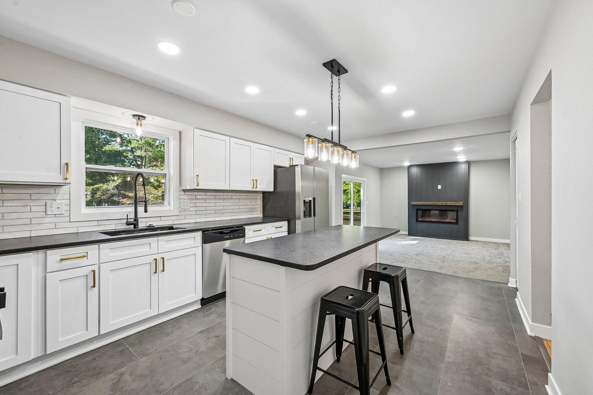 957 Old Farm Road Columbus, OH 43213 - Photo 2 of 43 02