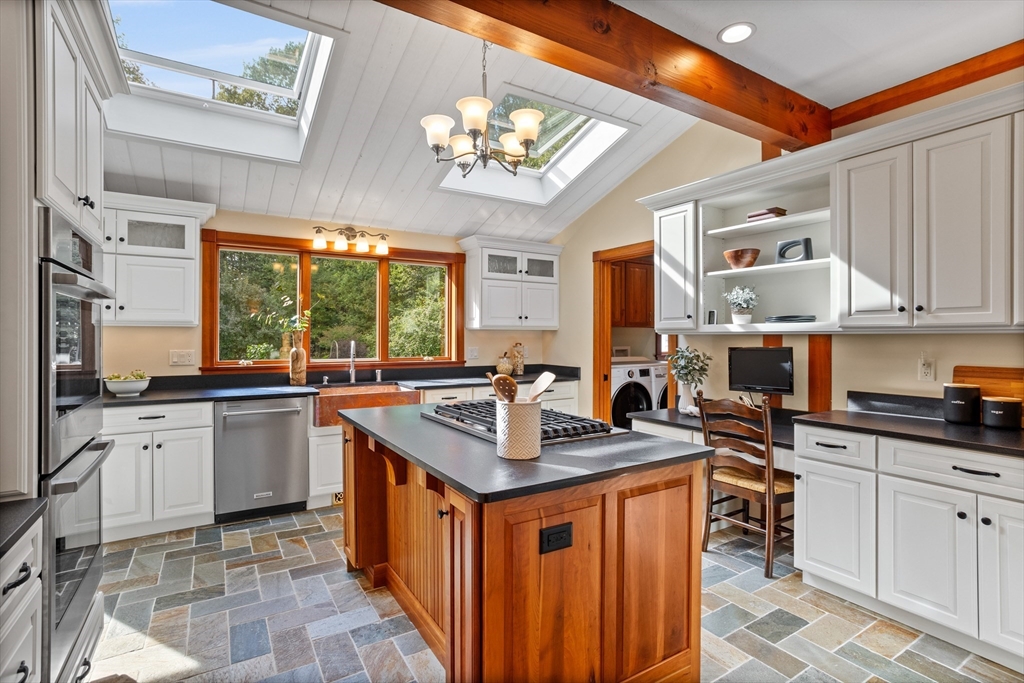 7 Amble Road Chelmsford, MA 01824 - Photo 7 of 42 Gallery Image 7