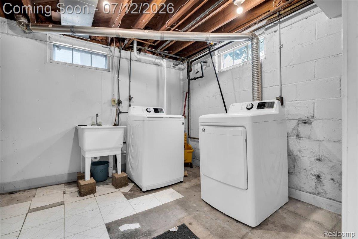 624 North Prospect Road Ypsilanti, MI 48198 - Photo 23 of 28 Laundry area featuring a utility sink, a top-load washing machine, and a front-load dryer