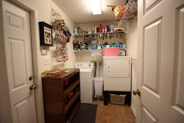 108 Avon Circle East Daphne, AL 36526 - Photo 17 of 46 Laundry