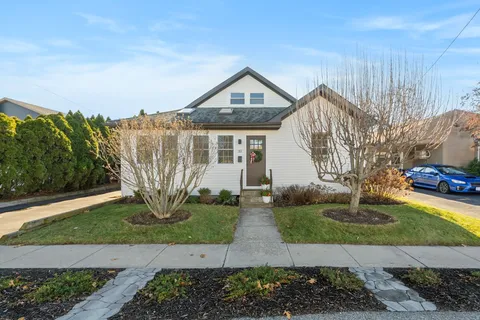 $400,000 | 32 Country Club Drive, Warwick, RI 02888