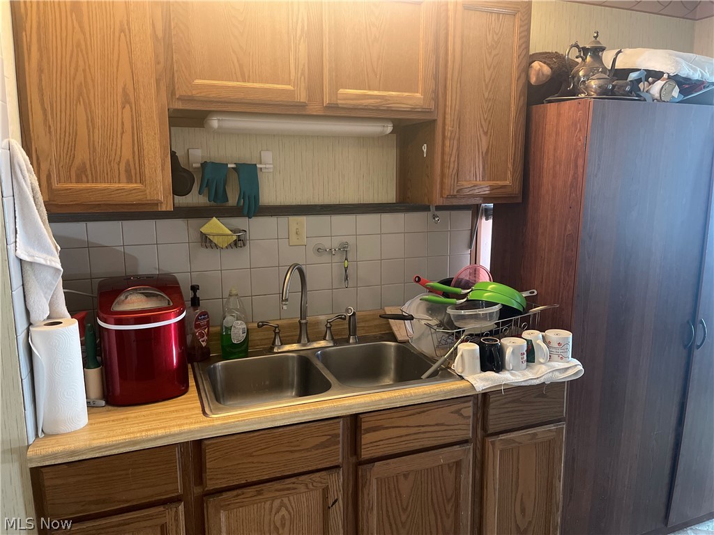 953 Davis Street Akron, OH 44310 - Photo 8 of 12 Kitchen