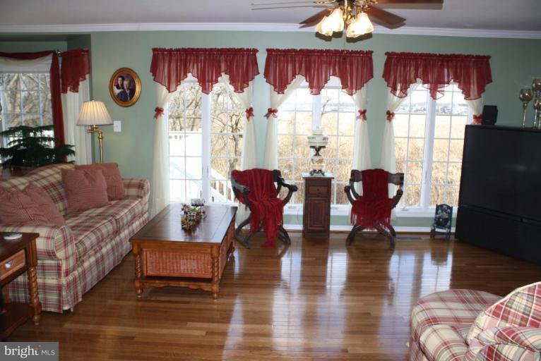 9324 Sea Point Road Sparrows Point, MD 21219 - Photo 10 of 30 Living Room #2