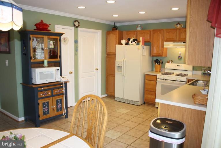 9324 Sea Point Road Sparrows Point, MD 21219 - Photo 14 of 30 Kitchen #3