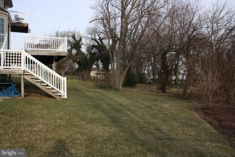 9324 Sea Point Road Sparrows Point, MD 21219 - Photo 27 of 30 Back yard