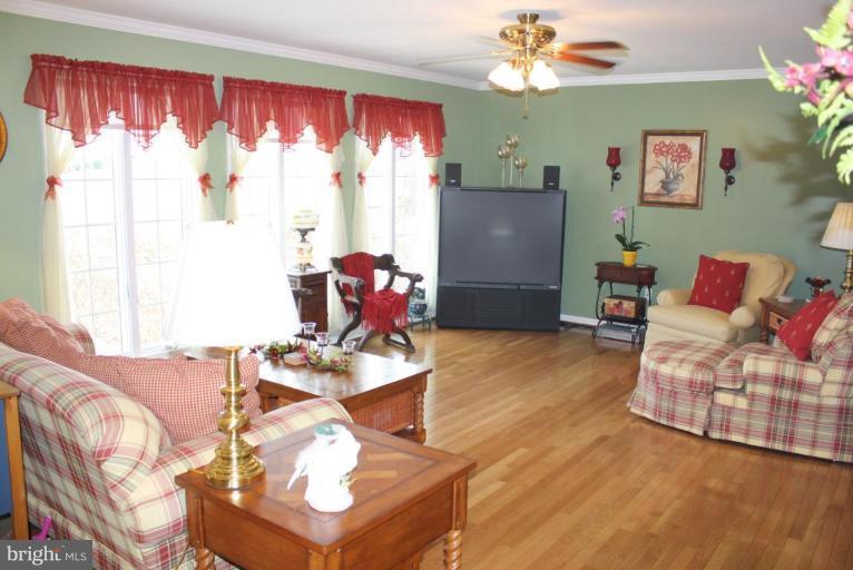 9324 Sea Point Road Sparrows Point, MD 21219 - Photo 9 of 30 Living Room