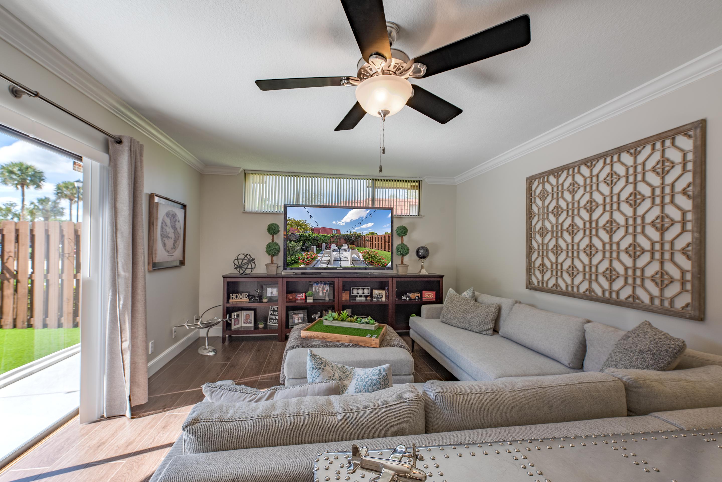 23030 Oxford Place, Unit D Boca Raton, FL 33433 - Photo 7 of 21 Living Room 1